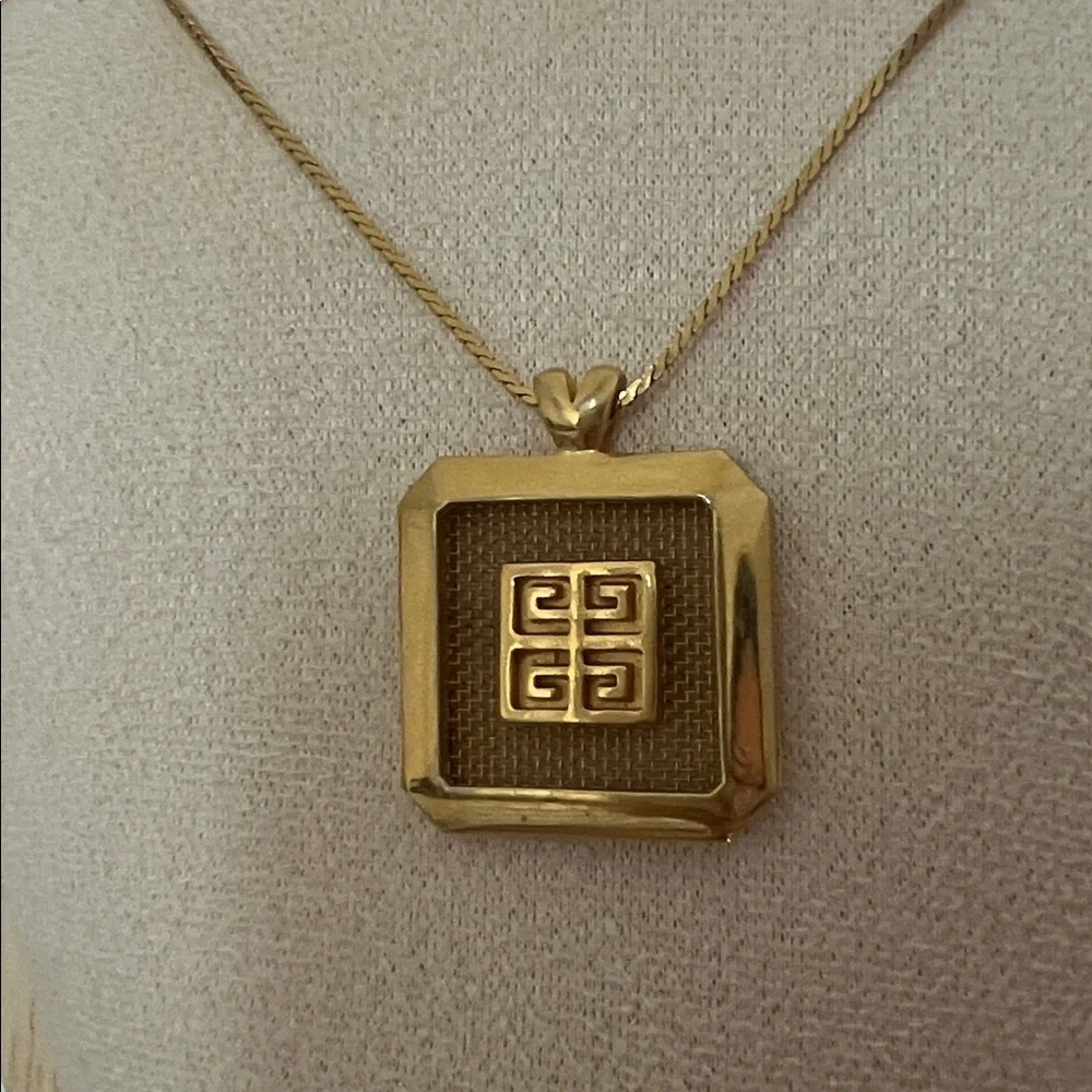 Givenchy Vintage Pendant Necklace - Picture 1 of 7
